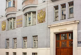 Kunstvoll gestaltete Fassade eines Handelshauses in Wien