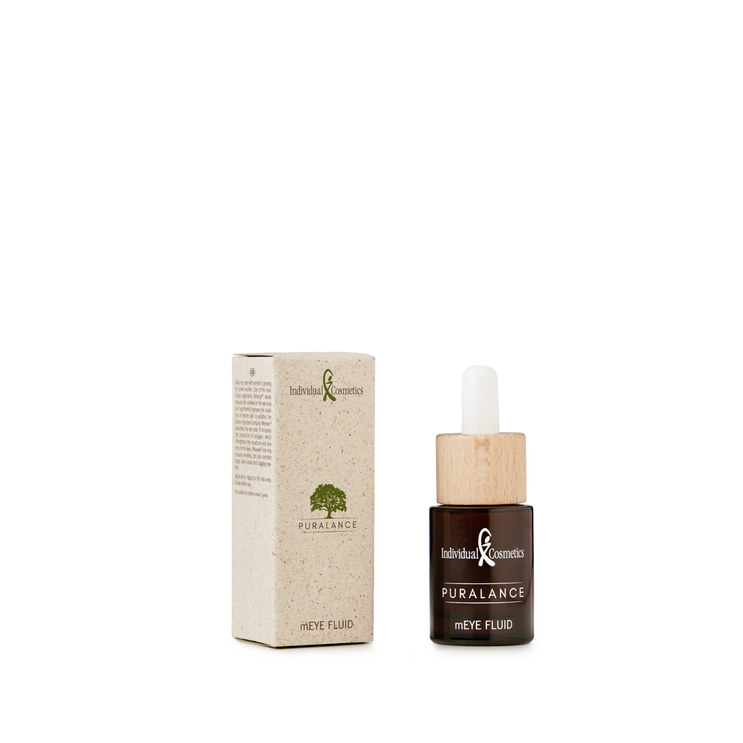 Individual Cosmetics Puralance Eye Fluid in brauner Pipettenflasche mit Holzverschluss, neben Produktverpackung