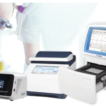 Collage: Laborpersonal mit Schutzmaske und Schutzbrille sowie mehrere medizinische Analysegeräte und Reader für Diagnostiktests